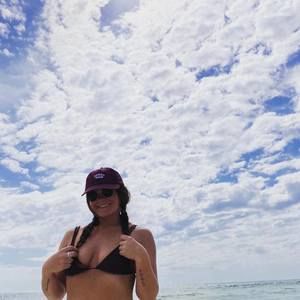 Meet your Posher, Lora